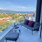 4star Seaview Penthouse Krk Apartmán *
